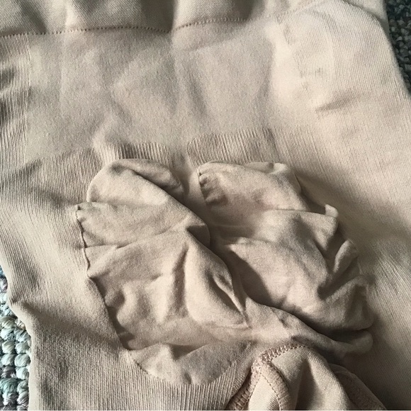 NIB  TAGGED S/M SKIMS SIENNA mid sculpting shorts,firm price - Picture 7 of 13